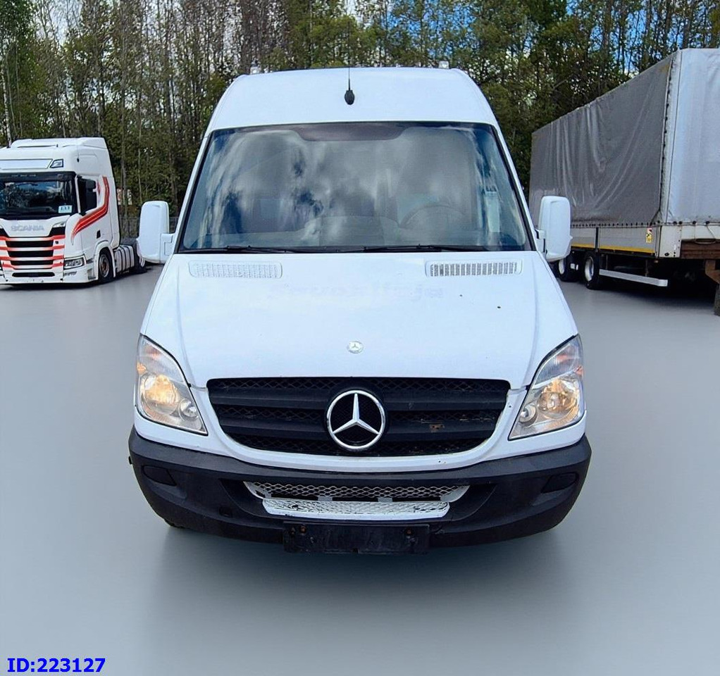 MERCEDES-BENZ Sprinter 518 - VIP -19 Seater - Kleinbus, Personentransporter: das Bild 2 MERCEDES-BENZ Sprinter 518 - VIP -19 Seater - Kleinbus, Personentransporter: das Bild 2
