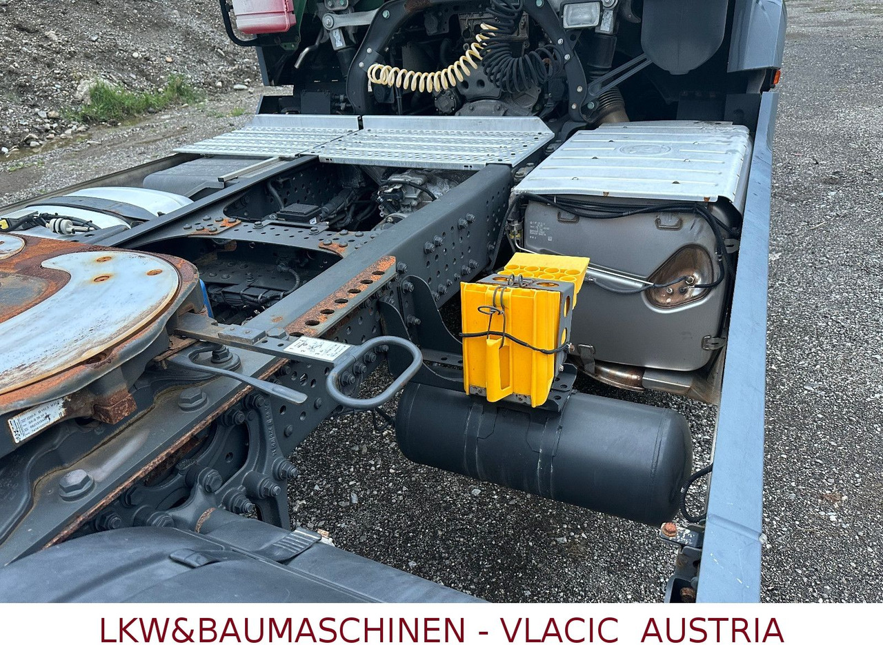 Sattelzugmaschine Mercedes-Benz Actros 1840 ADR: das Bild 11