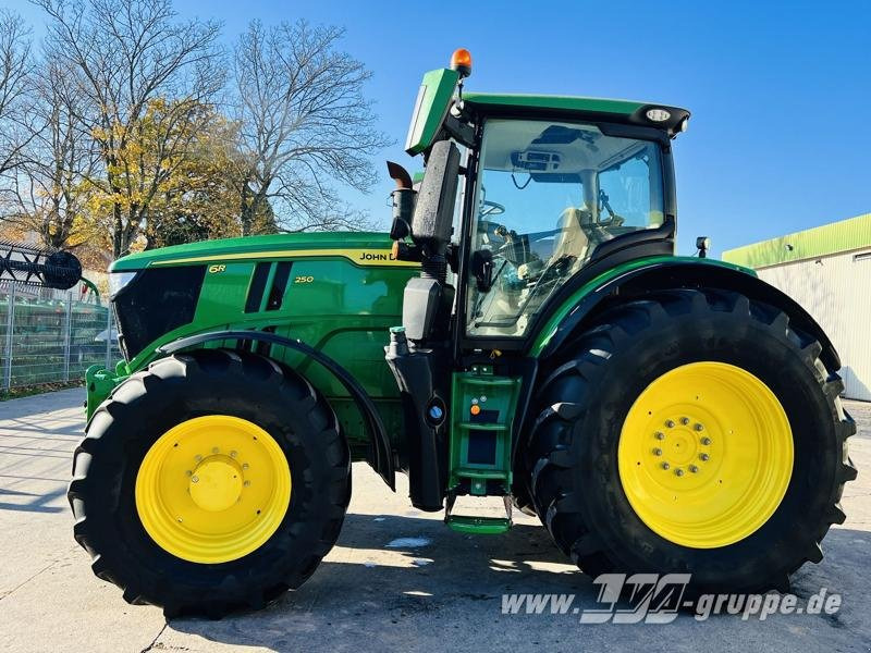 John Deere 6R 250 - Traktor: das Bild 4 John Deere 6R 250 - Traktor: das Bild 4
