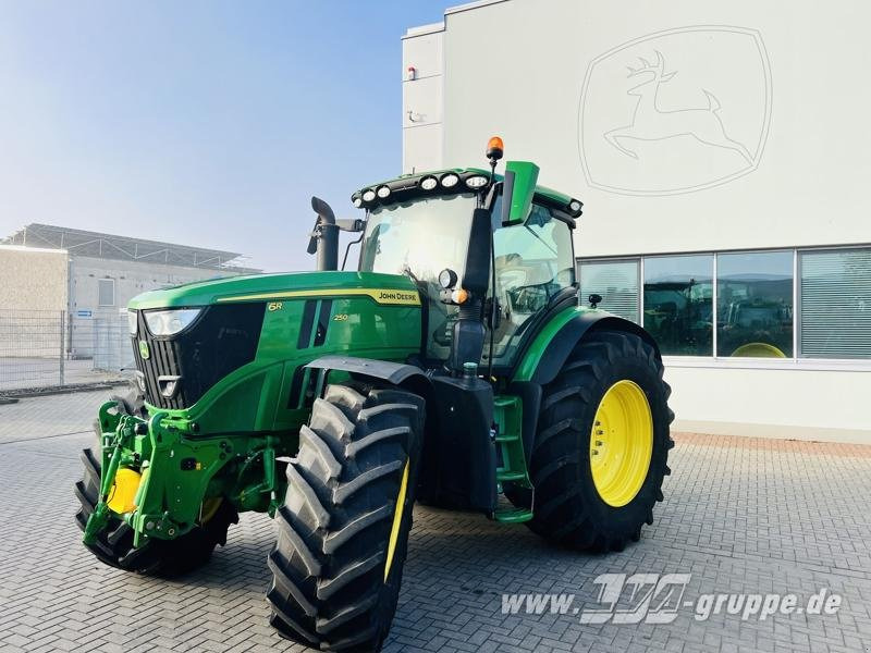 John Deere 6R 250 - Traktor: das Bild 2 John Deere 6R 250 - Traktor: das Bild 2