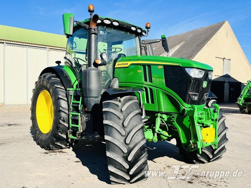 John Deere 6R 250 - Traktor: das Bild 2 John Deere 6R 250 - Traktor: das Bild 2