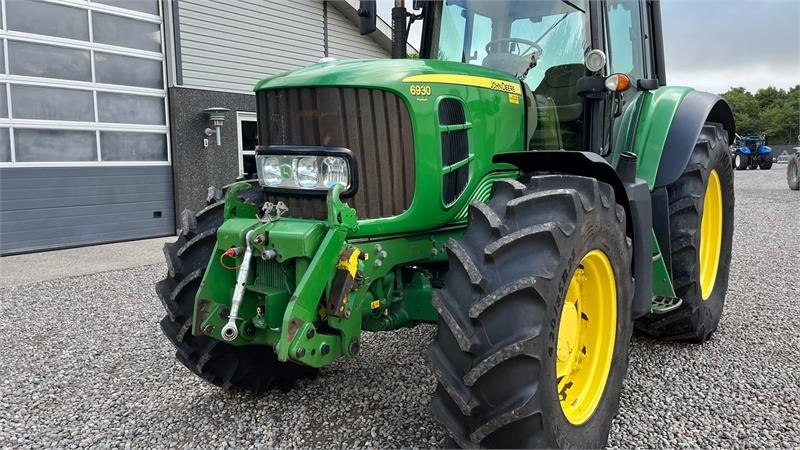 John Deere 6930 AutoPower med frontlift og front PTO - Traktor: das Bild 4 John Deere 6930 AutoPower med frontlift og front PTO - Traktor: das Bild 4
