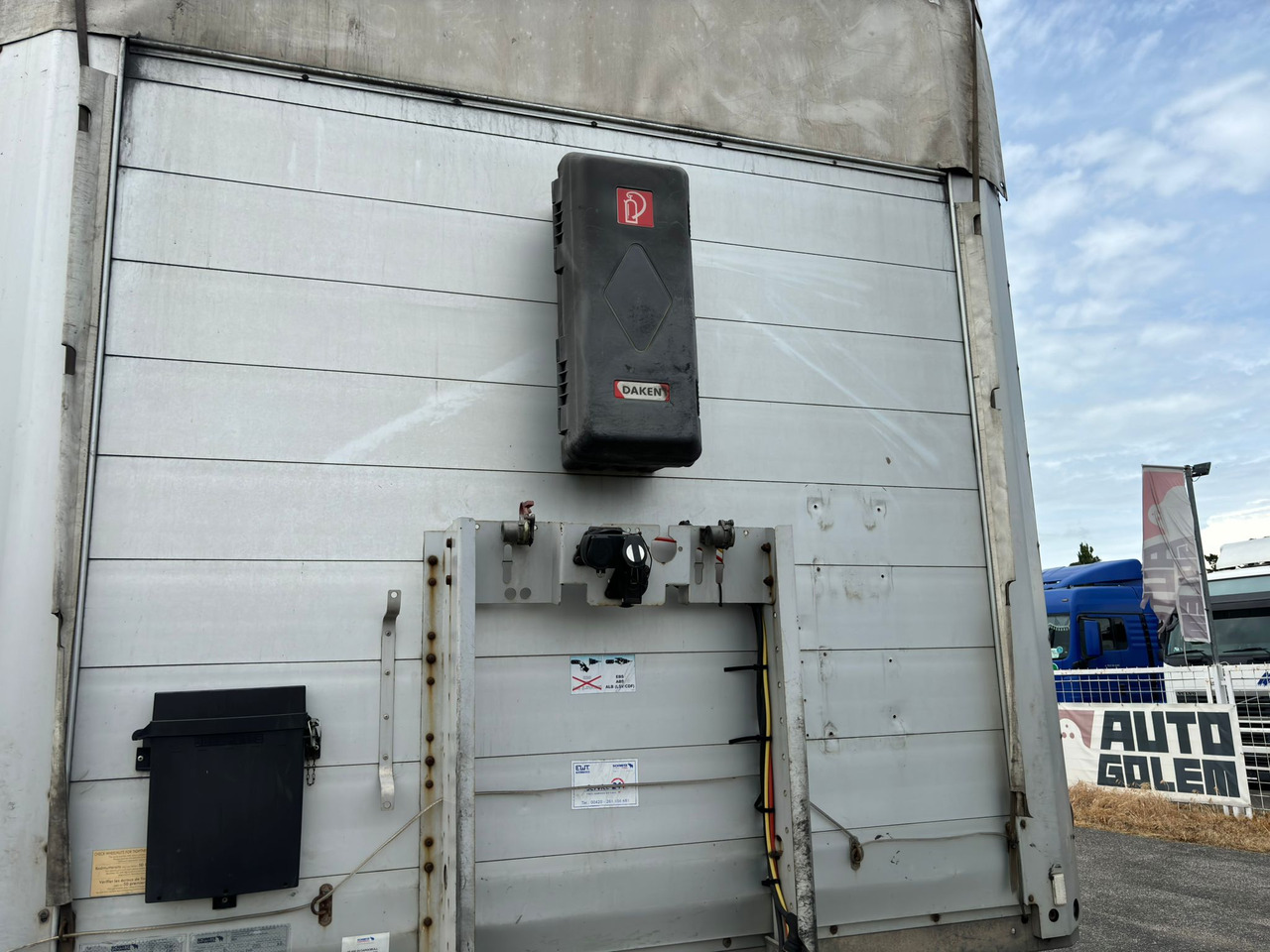 SCHMITZ SCS 24/L - Planenauflieger: das Bild 2 SCHMITZ SCS 24/L - Planenauflieger: das Bild 2