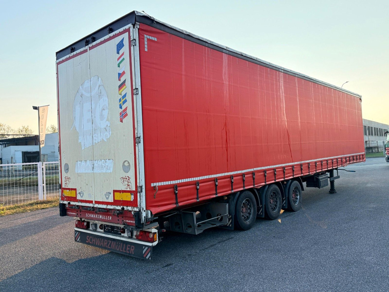 Schwarzmüller S 1 / J - Planenauflieger: das Bild 4 Schwarzmüller S 1 / J - Planenauflieger: das Bild 4