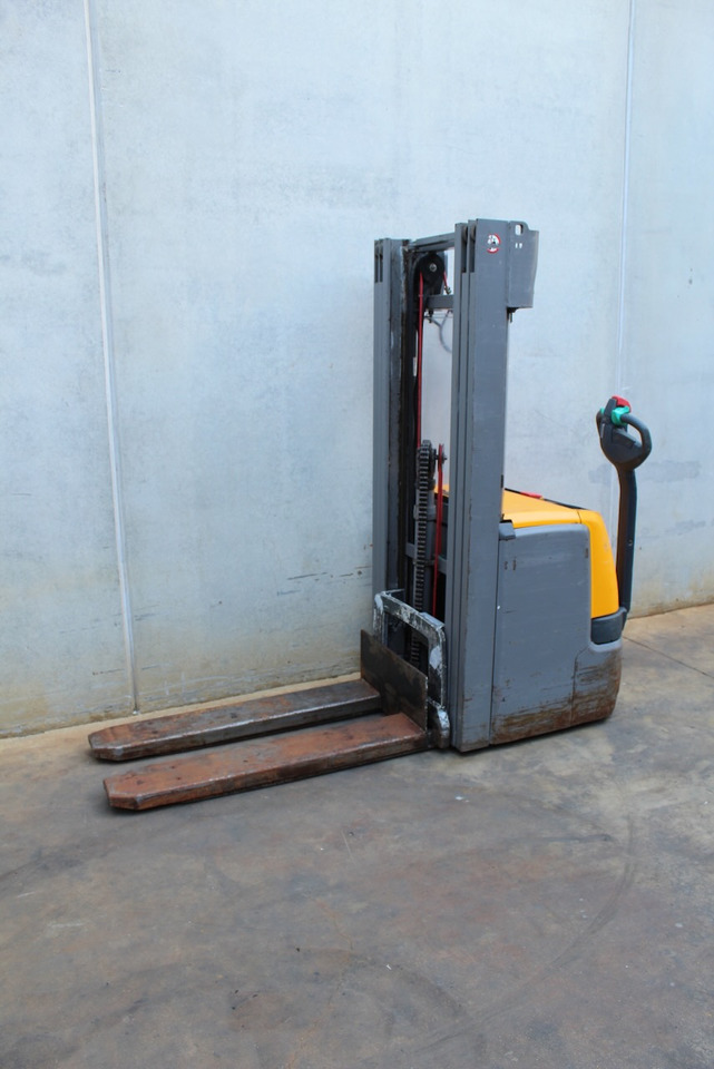 Jungheinrich EJC 214 430 DZ - Hochhubwagen: das Bild 2 Jungheinrich EJC 214 430 DZ - Hochhubwagen: das Bild 2