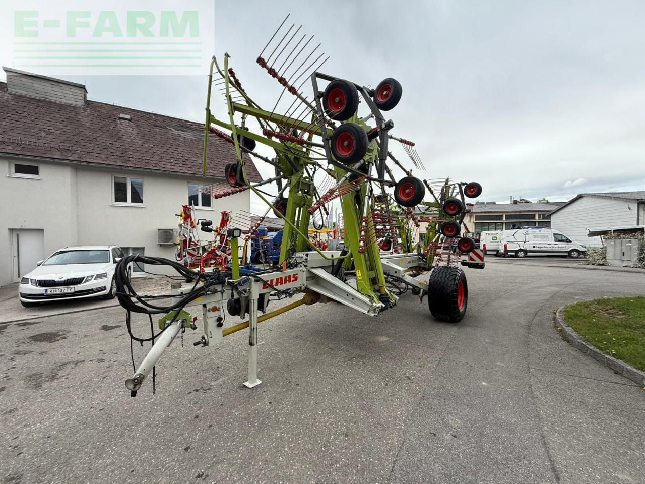 CLAAS LINER 3500HHV DL 500-2 - Heuwender/ Wenderechen: das Bild 4 CLAAS LINER 3500HHV DL 500-2 - Heuwender/ Wenderechen: das Bild 4