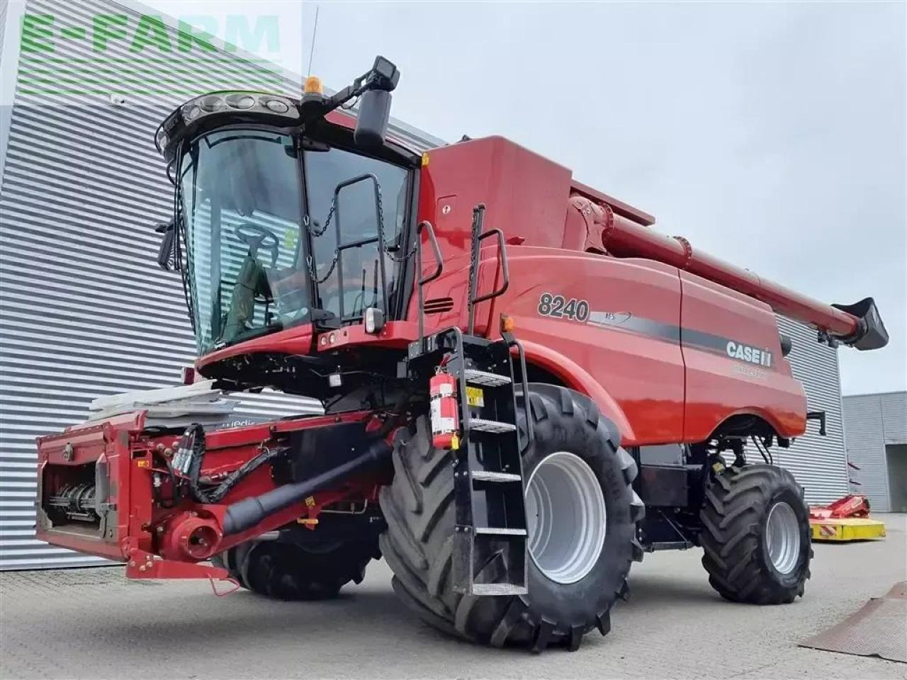Case-IH axial flow 8240 med 30 fods vario skærebord - Mähdrescher: das Bild 1 Case-IH axial flow 8240 med 30 fods vario skærebord - Mähdrescher: das Bild 1