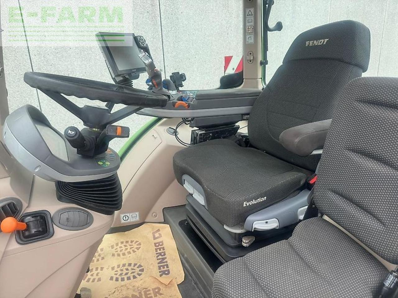 Traktor Fendt 724: das Bild 9 Traktor Fendt 724: das Bild 9