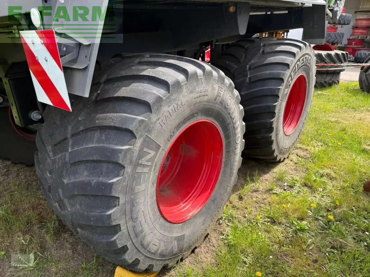 Fendt tigo 75 xr mit 800/45 r26,5 bereifung, laderaumabdeckung und 3 dosierwalzen - Ladewagen: das Bild 2 Fendt tigo 75 xr mit 800/45 r26,5 bereifung, laderaumabdeckung und 3 dosierwalzen - Ladewagen: das Bild 2