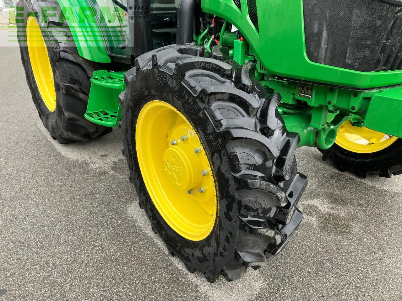 Traktor John Deere 5067E: das Bild 24 Traktor John Deere 5067E: das Bild 24