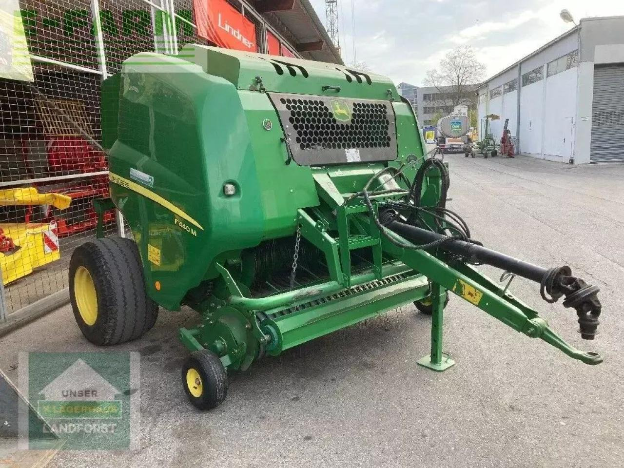 John Deere f440m - Packenpresse: das Bild 3 John Deere f440m - Packenpresse: das Bild 3