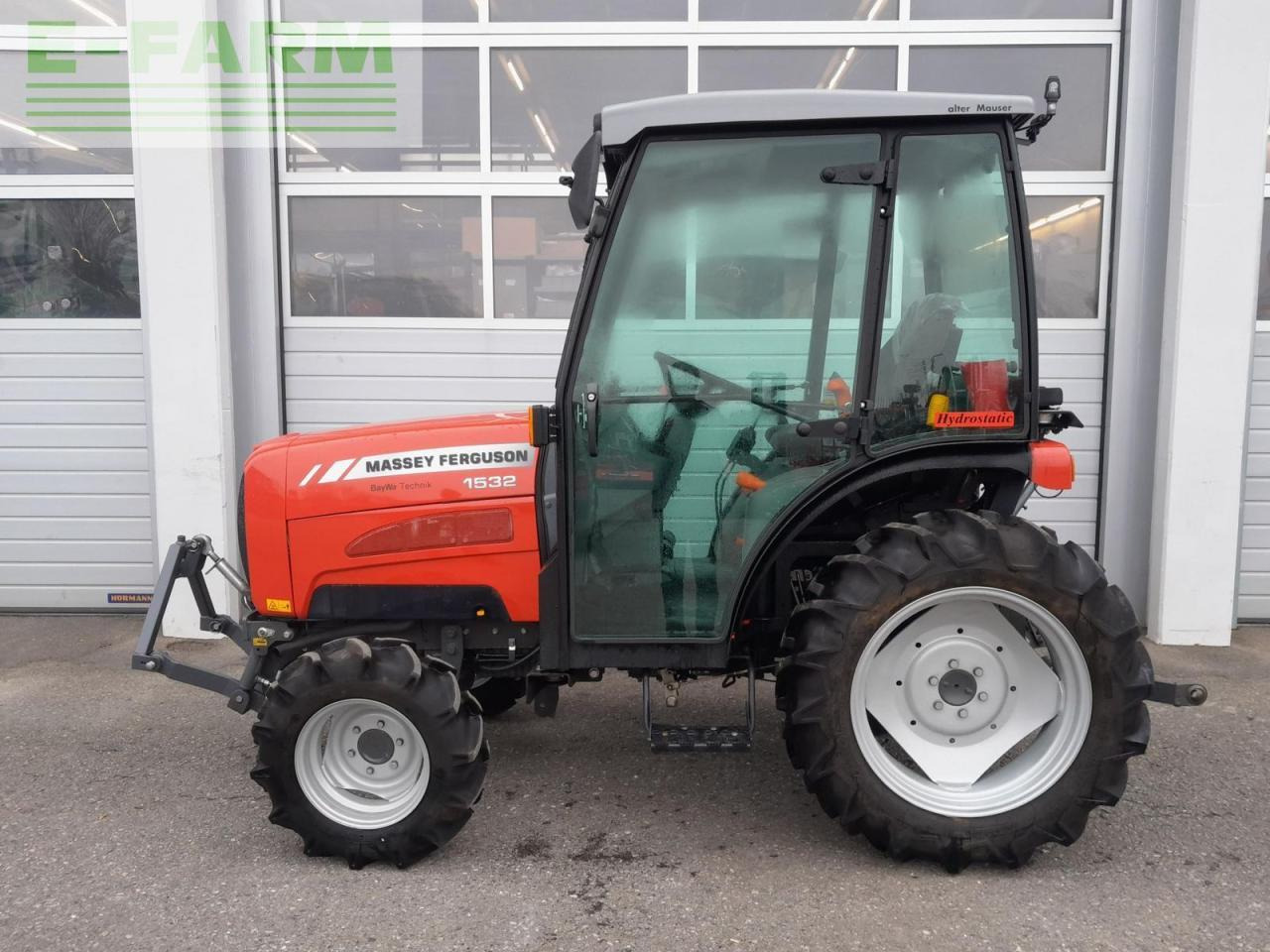 Massey Ferguson 1532 - Traktor: das Bild 2 Massey Ferguson 1532 - Traktor: das Bild 2