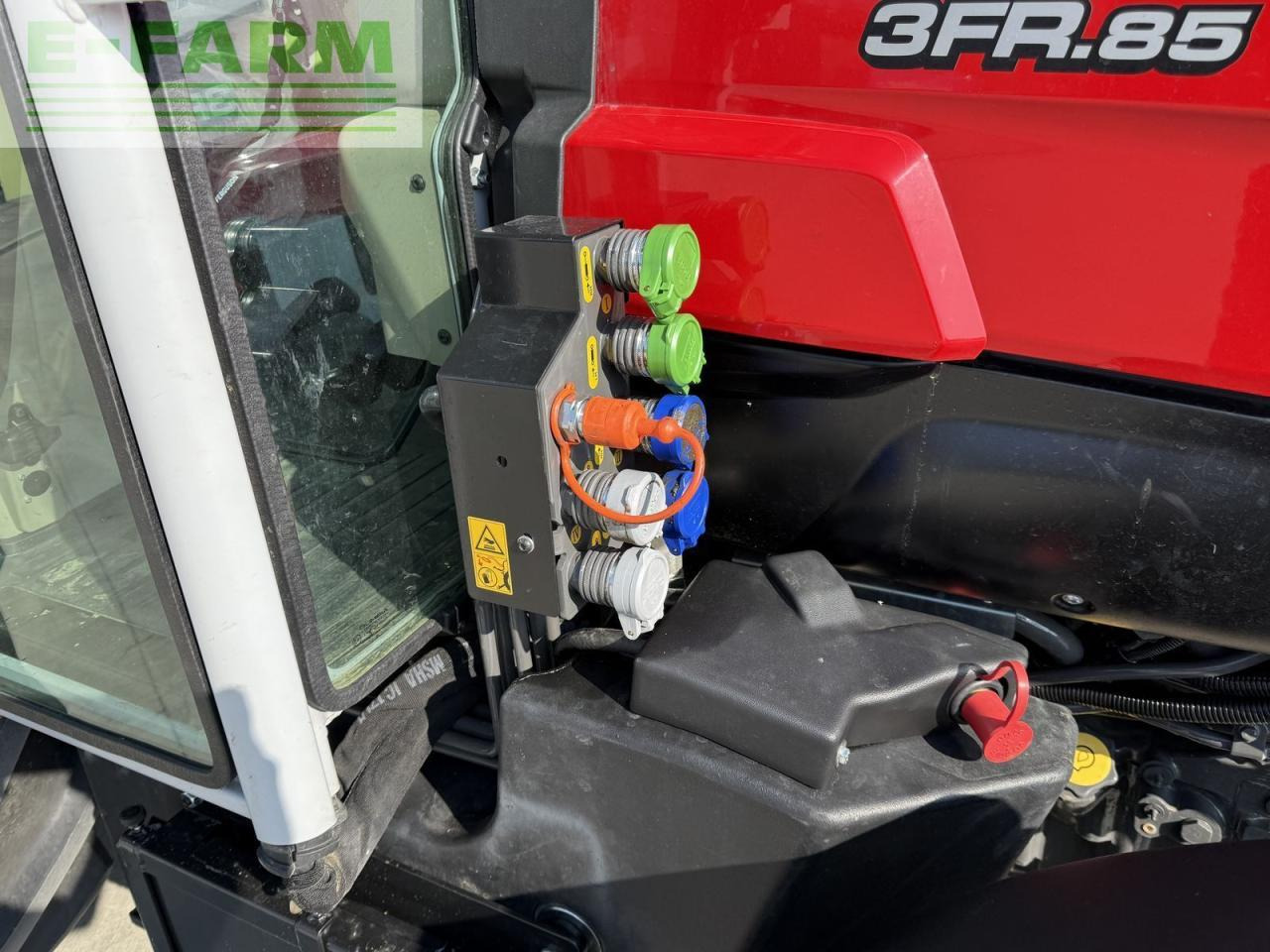 Massey Ferguson mf 3fr.85 - Traktor: das Bild 4 Massey Ferguson mf 3fr.85 - Traktor: das Bild 4