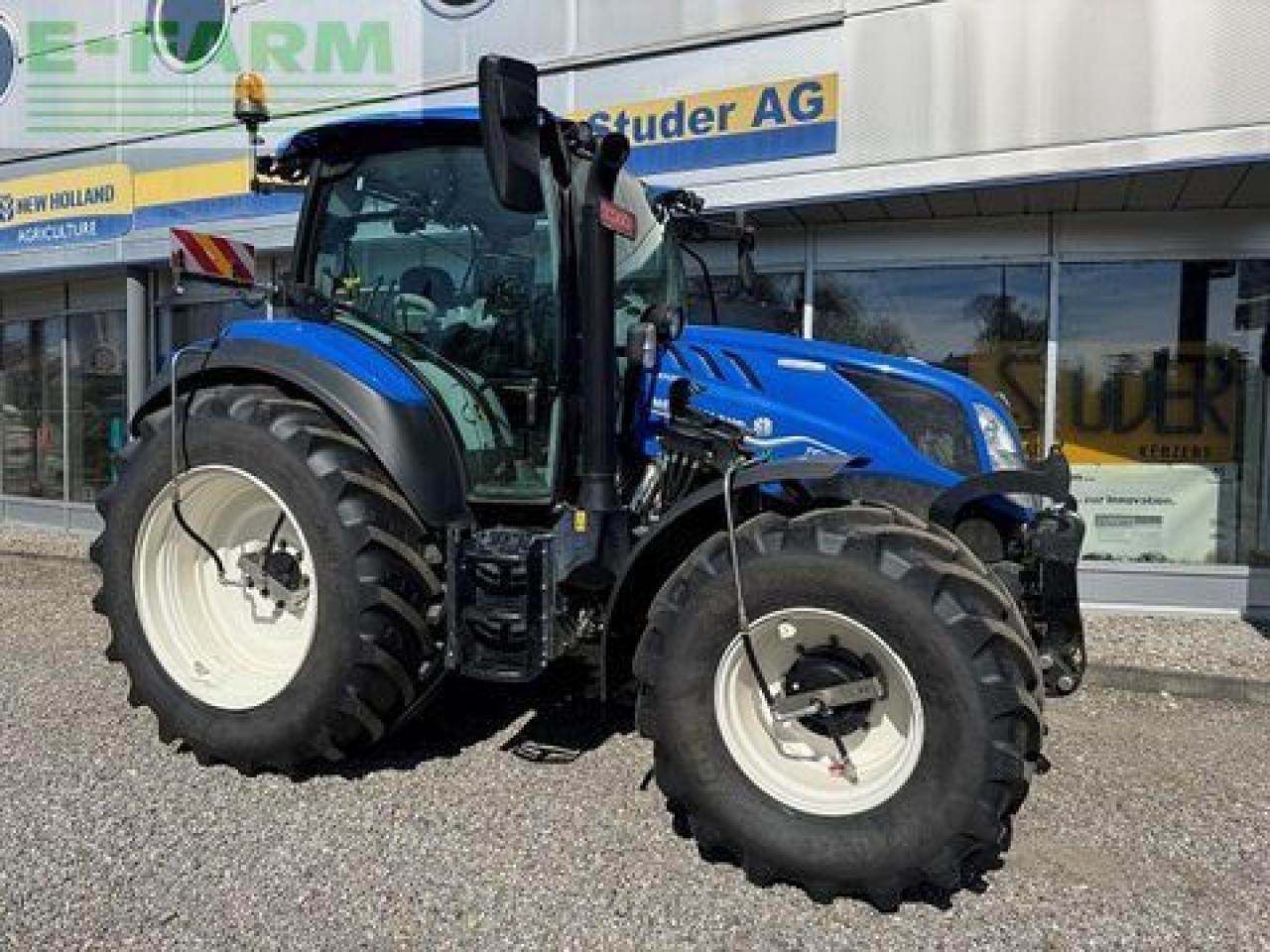 New Holland t 5.140 dct - Traktor: das Bild 1 New Holland t 5.140 dct - Traktor: das Bild 1