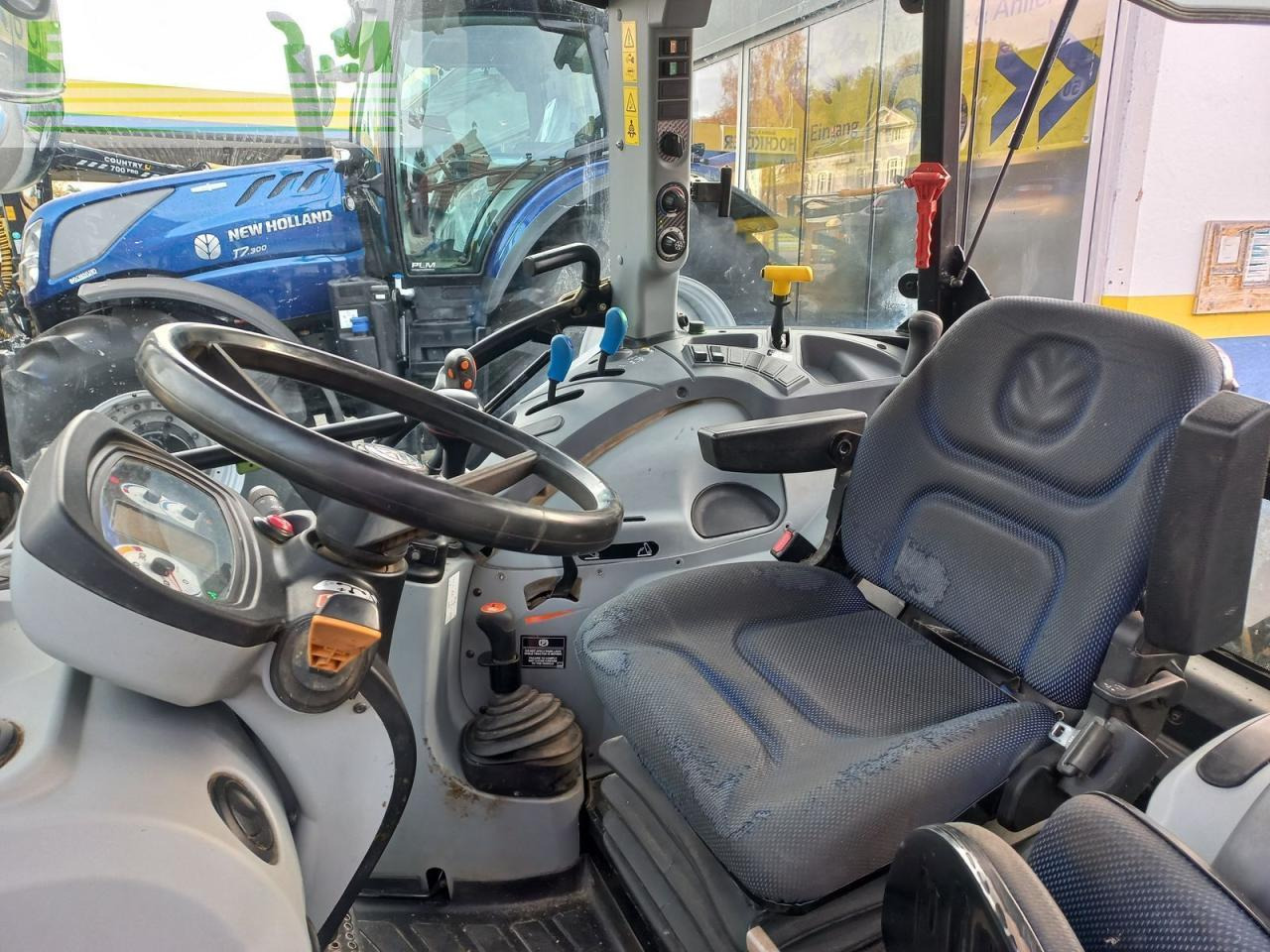 New Holland t 5.95 - Traktor: das Bild 4 New Holland t 5.95 - Traktor: das Bild 4