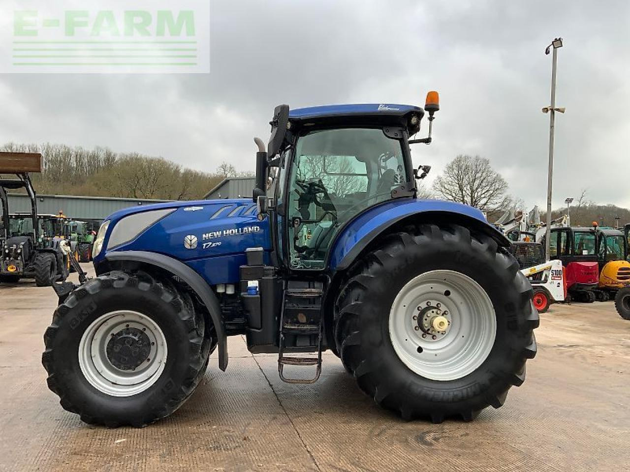 New Holland t7.270 blue power tractor (st25396) - Traktor: das Bild 5 New Holland t7.270 blue power tractor (st25396) - Traktor: das Bild 5