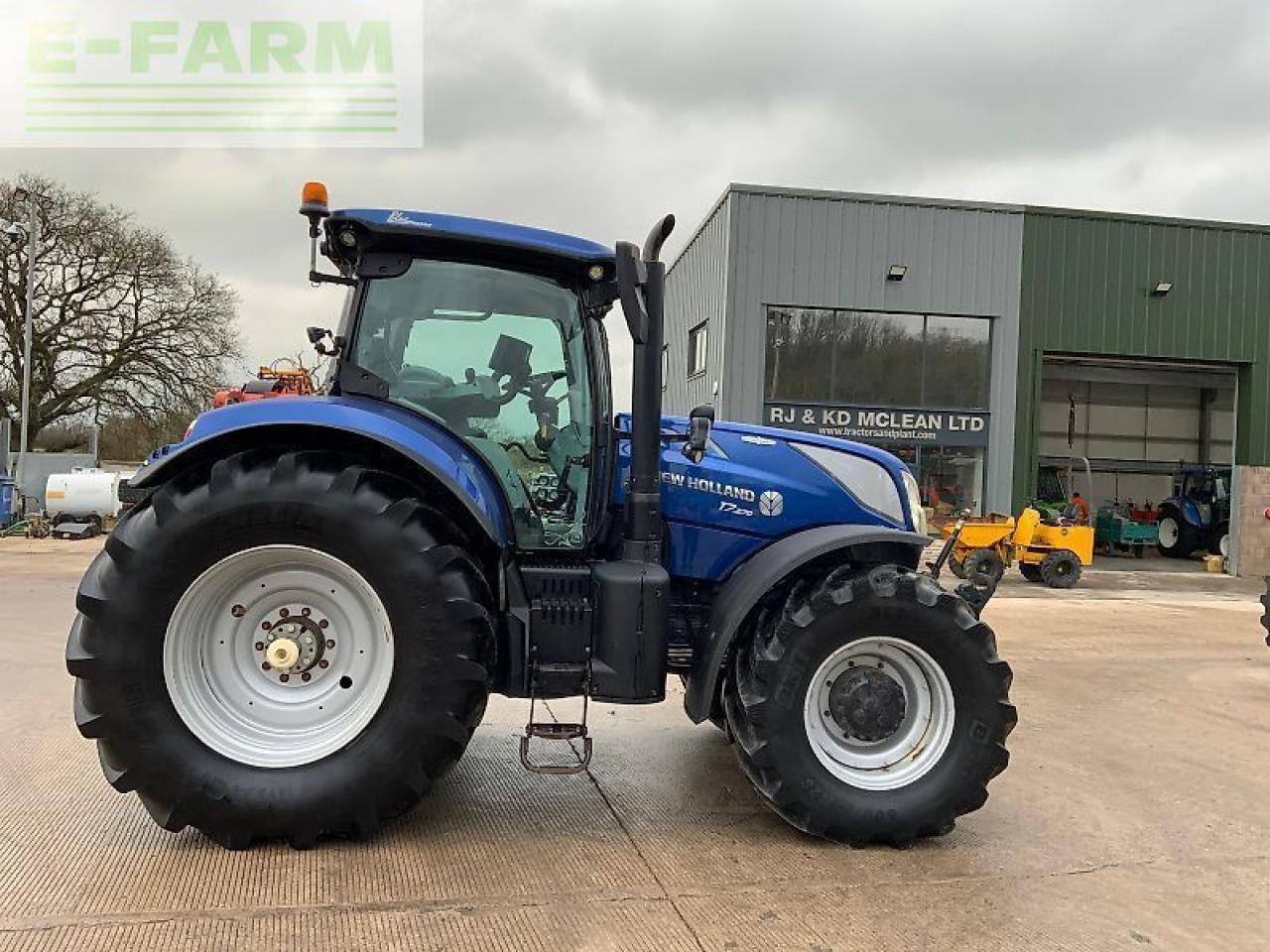New Holland t7.270 blue power tractor (st25396) - Traktor: das Bild 1 New Holland t7.270 blue power tractor (st25396) - Traktor: das Bild 1