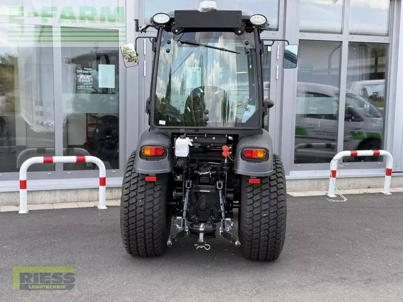 Solis 26 hst kabine panther (black) - Traktor: das Bild 3 Solis 26 hst kabine panther (black) - Traktor: das Bild 3