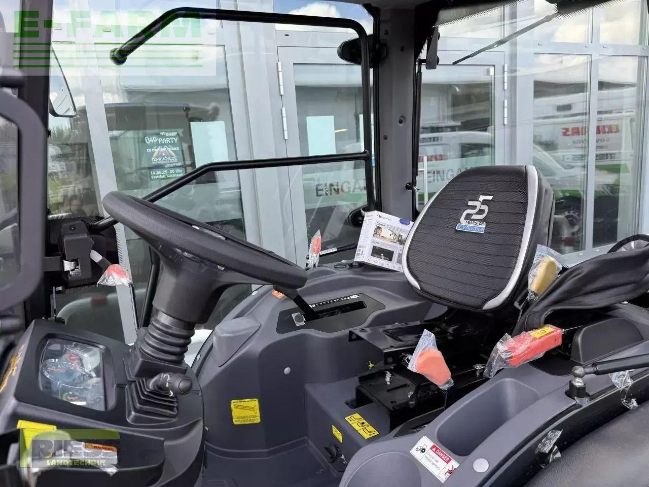 Solis 26 hst kabine panther (black) - Traktor: das Bild 4 Solis 26 hst kabine panther (black) - Traktor: das Bild 4