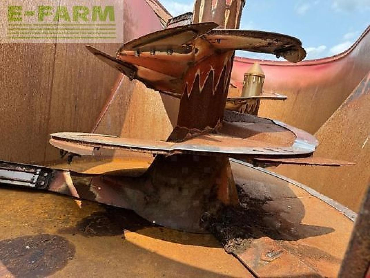 Strautmann vertimix 2401 - Fütterungstechnik: das Bild 5 Strautmann vertimix 2401 - Fütterungstechnik: das Bild 5