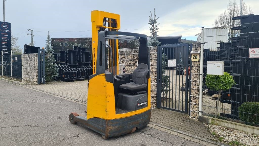 Jungheinrich ETV 216, Triplex, 6,9 m Hubhöhe, Hubkraft 1.600 kg - Schubmaststapler: das Bild 4 Jungheinrich ETV 216, Triplex, 6,9 m Hubhöhe, Hubkraft 1.600 kg - Schubmaststapler: das Bild 4