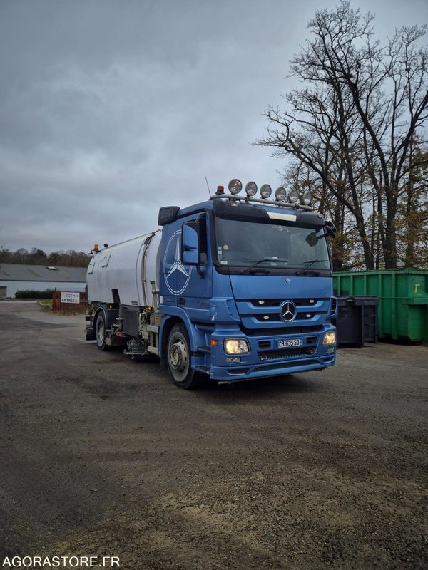 Balayeuse Eurovoirie Optifant 70 TA THP - 2012 - 242 000 heures - Kehrmaschine: das Bild 2 Balayeuse Eurovoirie Optifant 70 TA THP - 2012 - 242 000 heures - Kehrmaschine: das Bild 2