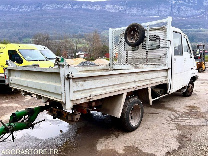 CAMION BENNE 3,5T RENAULT B80 - année 1992 - 372174Kms - Sans CT - Kipper Transporter: das Bild 4 CAMION BENNE 3,5T RENAULT B80 - année 1992 - 372174Kms - Sans CT - Kipper Transporter: das Bild 4