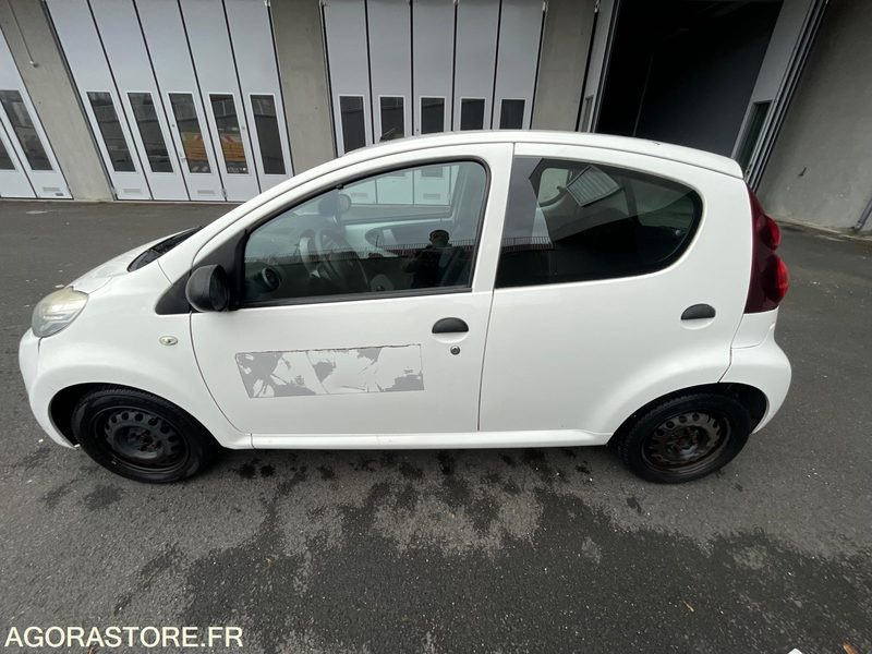 PEUGEOT 107 CL-310-LQ - PKW: das Bild 3 PEUGEOT 107 CL-310-LQ - PKW: das Bild 3