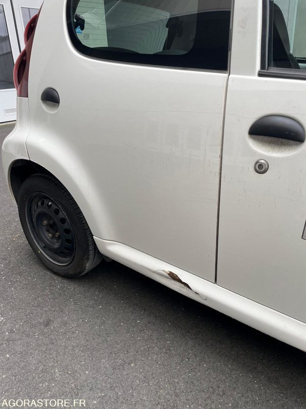 PEUGEOT 107 CL-586-LQ - PKW: das Bild 5 PEUGEOT 107 CL-586-LQ - PKW: das Bild 5