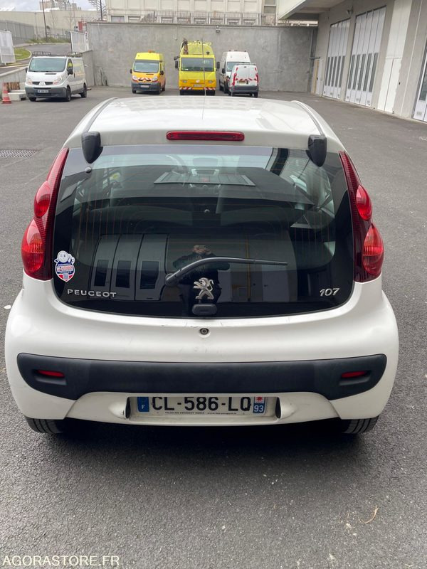 PEUGEOT 107 CL-586-LQ - PKW: das Bild 3 PEUGEOT 107 CL-586-LQ - PKW: das Bild 3