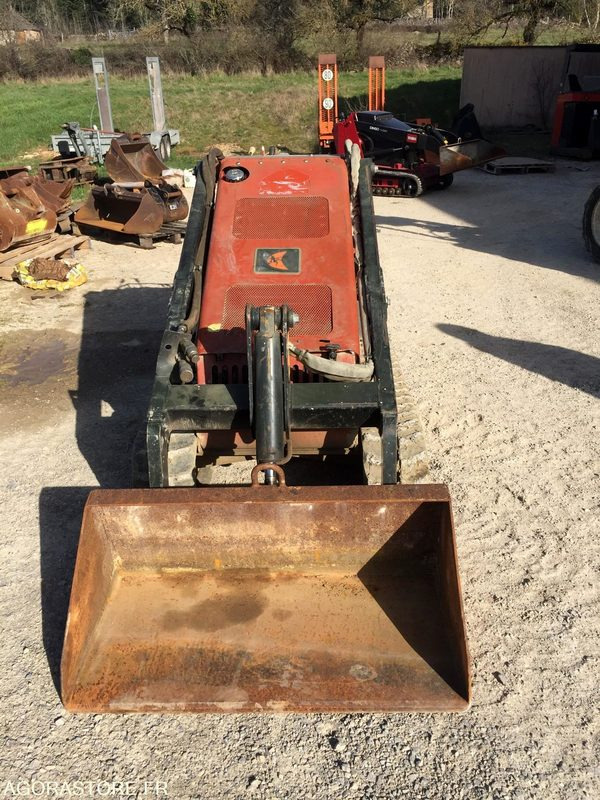 PORTE OUTILS à chenilles DITCH WITCH SK500 - Lader: das Bild 4 PORTE OUTILS à chenilles DITCH WITCH SK500 - Lader: das Bild 4