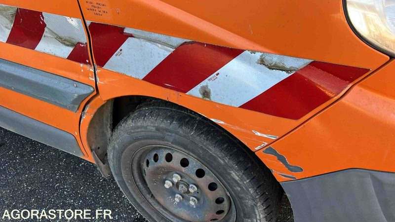 RENAULT TRAFIC - 2014 - 439000 KM - DC986YM - Kastenwagen: das Bild 5 RENAULT TRAFIC - 2014 - 439000 KM - DC986YM - Kastenwagen: das Bild 5