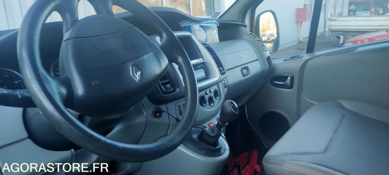 Renault Trafic 2 combi phrase . 2.0 dci 16v minibus long 90 cv - Kleinbus, Personentransporter: das Bild 4 Renault Trafic 2 combi phrase . 2.0 dci 16v minibus long 90 cv - Kleinbus, Personentransporter: das Bild 4