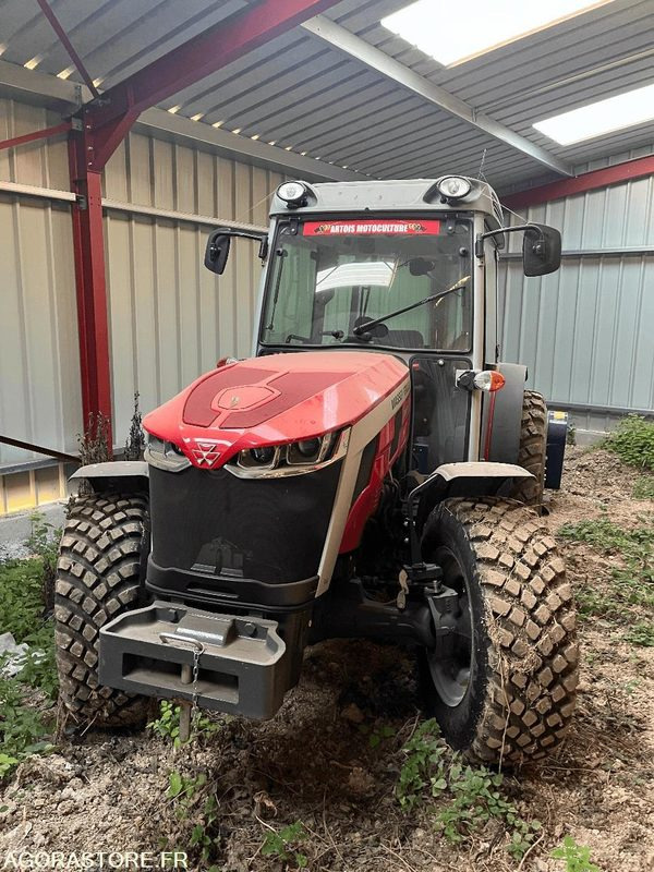 TRACTEUR MASSEY FERGUSSON 3WF75 - 2024 / 100 HEURES - Traktor: das Bild 2 TRACTEUR MASSEY FERGUSSON 3WF75 - 2024 / 100 HEURES - Traktor: das Bild 2