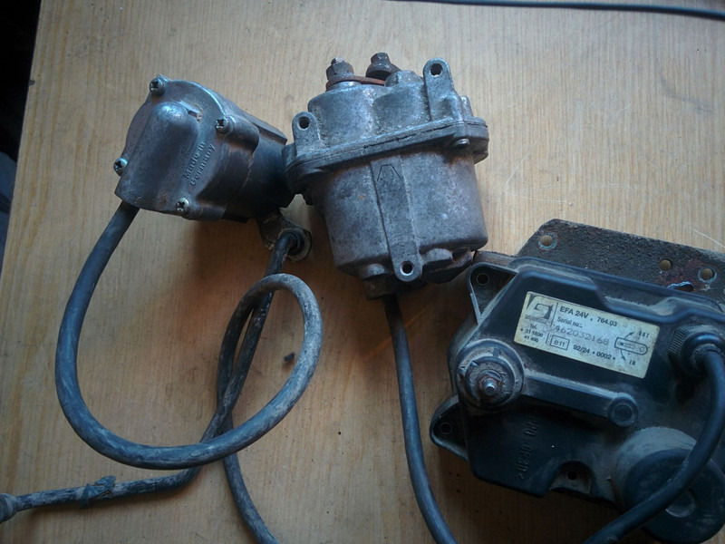 Mercedes-Benz потенциометр 445.805.2\2 . 4.4.\511.5.10. 5020. 5.9/ 5.18/3 . 44 - Steuergerät: das Bild 1 Mercedes-Benz потенциометр 445.805.2\2 . 4.4.\511.5.10. 5020. 5.9/ 5.18/3 . 44 - Steuergerät: das Bild 1