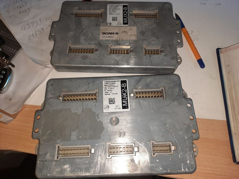 Scania MUX2-B MUX2-M.MUX2-B+/ ZR2-BS/ ZR2-BD - Steuergerät: das Bild 2 Scania MUX2-B MUX2-M.MUX2-B+/ ZR2-BS/ ZR2-BD - Steuergerät: das Bild 2