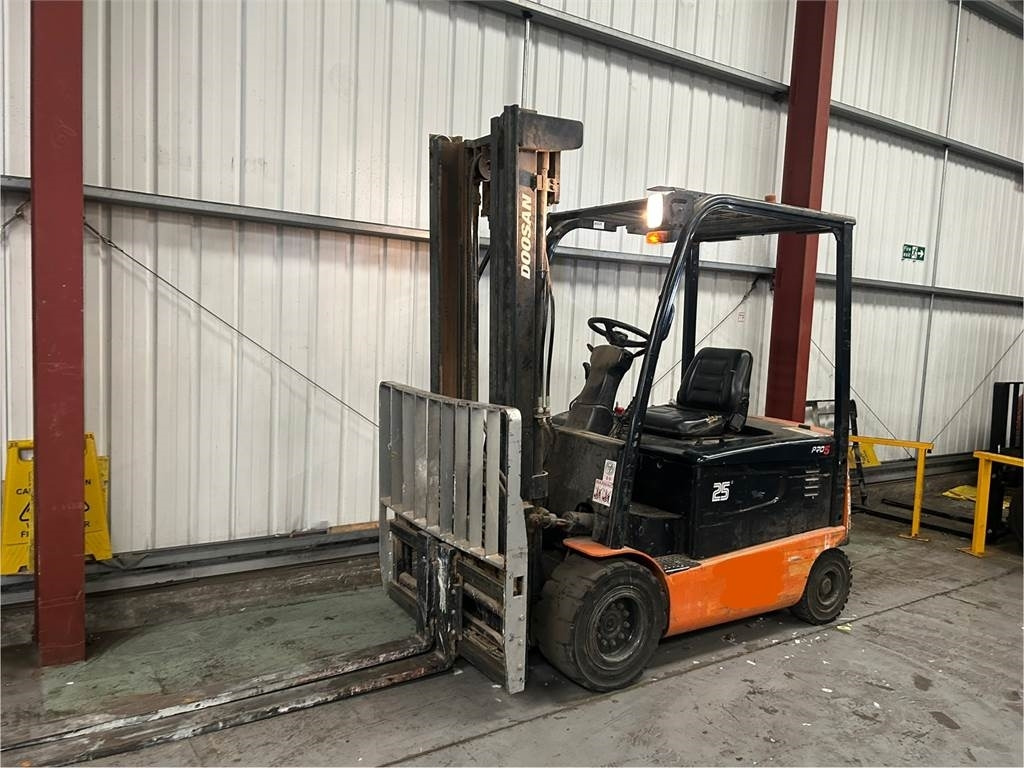 Doosan B25X-5 - Elektrostapler: das Bild 2 Doosan B25X-5 - Elektrostapler: das Bild 2