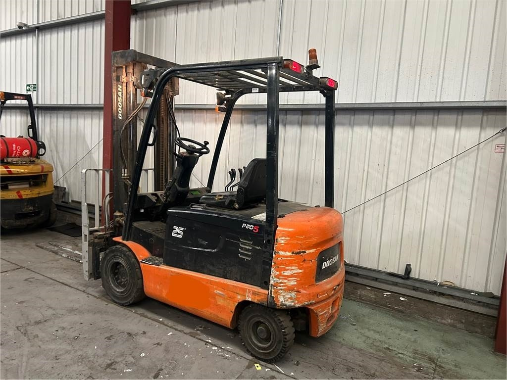 Doosan B25X-5 - Elektrostapler: das Bild 3 Doosan B25X-5 - Elektrostapler: das Bild 3