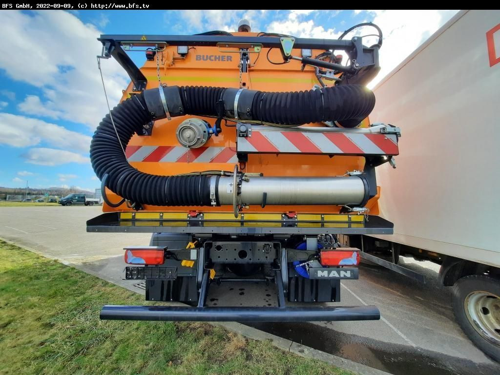 MAN TGS 18.420 4X2 BL Bucher OF 8000 TWIN beidseitig - Kehrmaschine: das Bild 3 MAN TGS 18.420 4X2 BL Bucher OF 8000 TWIN beidseitig - Kehrmaschine: das Bild 3