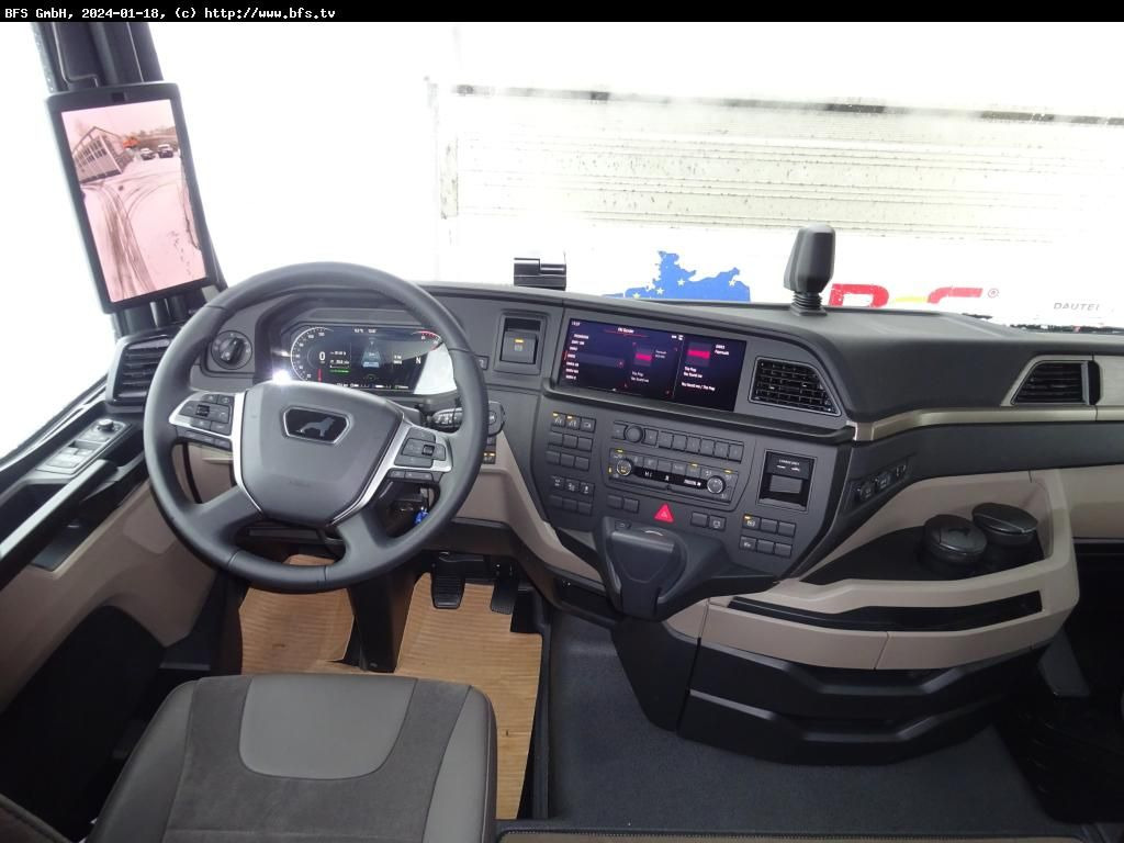 MAN TGX (TG3) 18.640 4x2 LL SA D38, Spiegellos MAN TGX (TG3) 18.640 4x2 LL SA D38, Spiegellos - Sattelzugmaschine: das Bild 4 MAN TGX (TG3) 18.640 4x2 LL SA D38, Spiegellos MAN TGX (TG3) 18.640 4x2 LL SA D38, Spiegellos - Sattelzugmaschine: das Bild 4