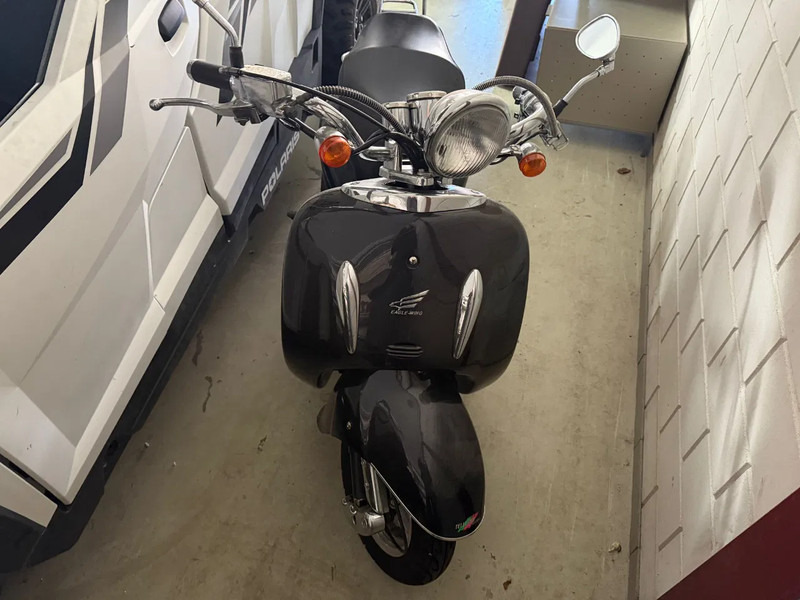 BENZHOU 50RETRO 50RETRO - Motorrad: das Bild 5 BENZHOU 50RETRO 50RETRO - Motorrad: das Bild 5