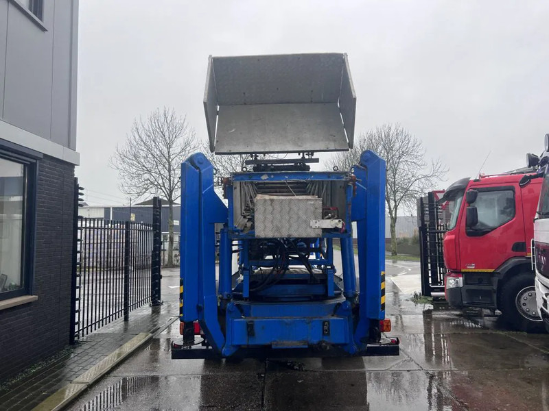 International 4600 4x2 210HP + TEUPEN hyLIFT - LKW: das Bild 5 International 4600 4x2 210HP + TEUPEN hyLIFT - LKW: das Bild 5