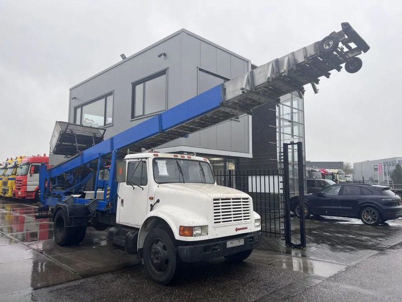 International 4600 4x2 210HP + TEUPEN hyLIFT - LKW: das Bild 3 International 4600 4x2 210HP + TEUPEN hyLIFT - LKW: das Bild 3