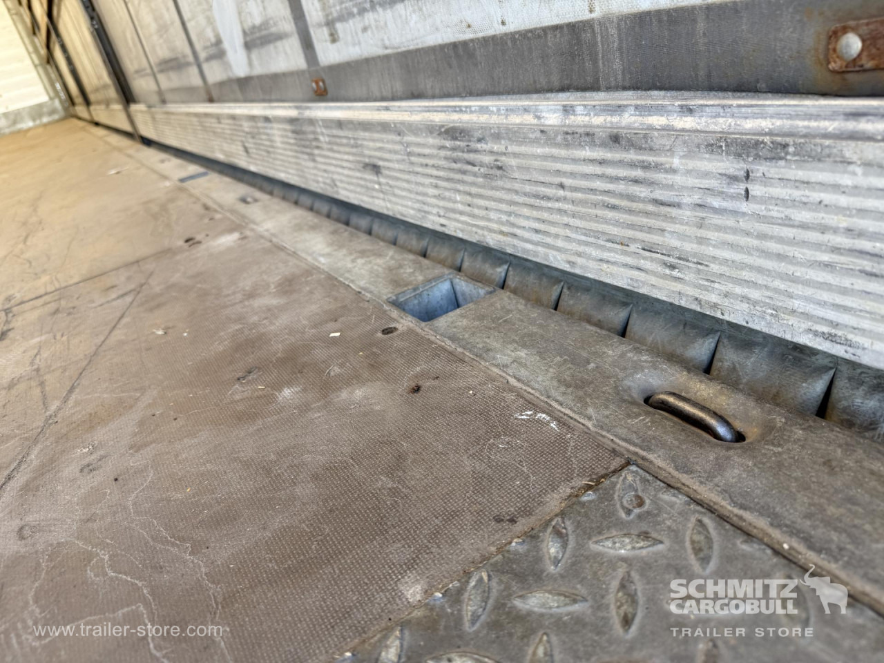 SCHMITZ Curtainsider Standard - Planenauflieger: das Bild 4 SCHMITZ Curtainsider Standard - Planenauflieger: das Bild 4