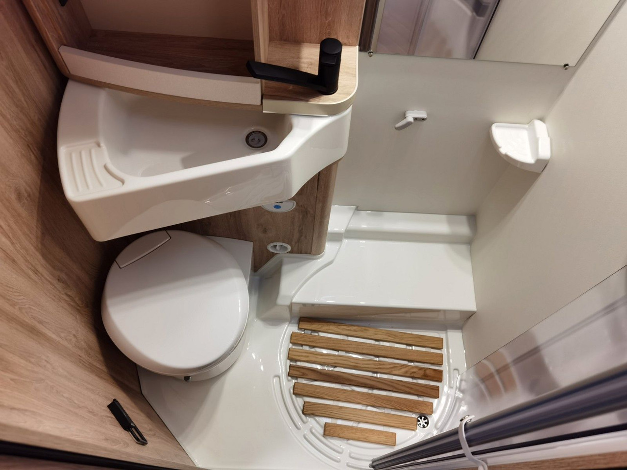 Teilintegriertes Wohnmobil Eura Mobil PROFILA T 695 EB / MODELL 2026 / EINZELBETTEN: das Bild 23 Teilintegriertes Wohnmobil Eura Mobil PROFILA T 695 EB / MODELL 2026 / EINZELBETTEN: das Bild 23