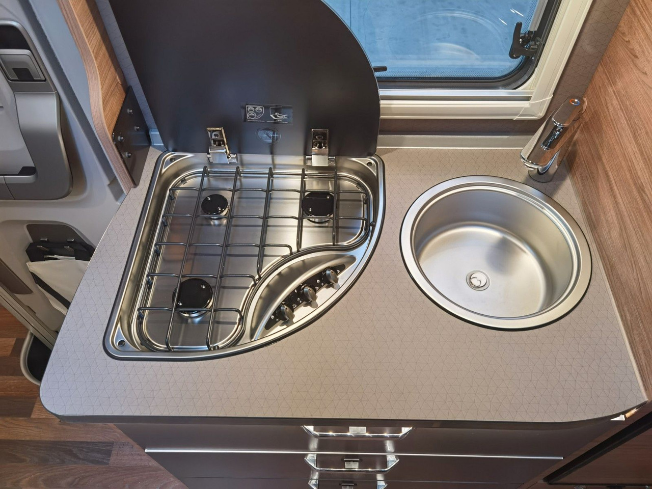 Weinsberg CARACOMPACT 600 MEG EDITION PEPPER / SEITZ-S7 - Leasing Weinsberg CARACOMPACT 600 MEG EDITION PEPPER / SEITZ-S7: das Bild 17