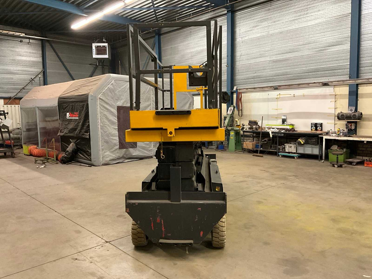 2000 HOLLAND LIFT MONOSTAR SCISSOR BOOM LIFT - Arbeitsbühne: das Bild 2 2000 HOLLAND LIFT MONOSTAR SCISSOR BOOM LIFT - Arbeitsbühne: das Bild 2