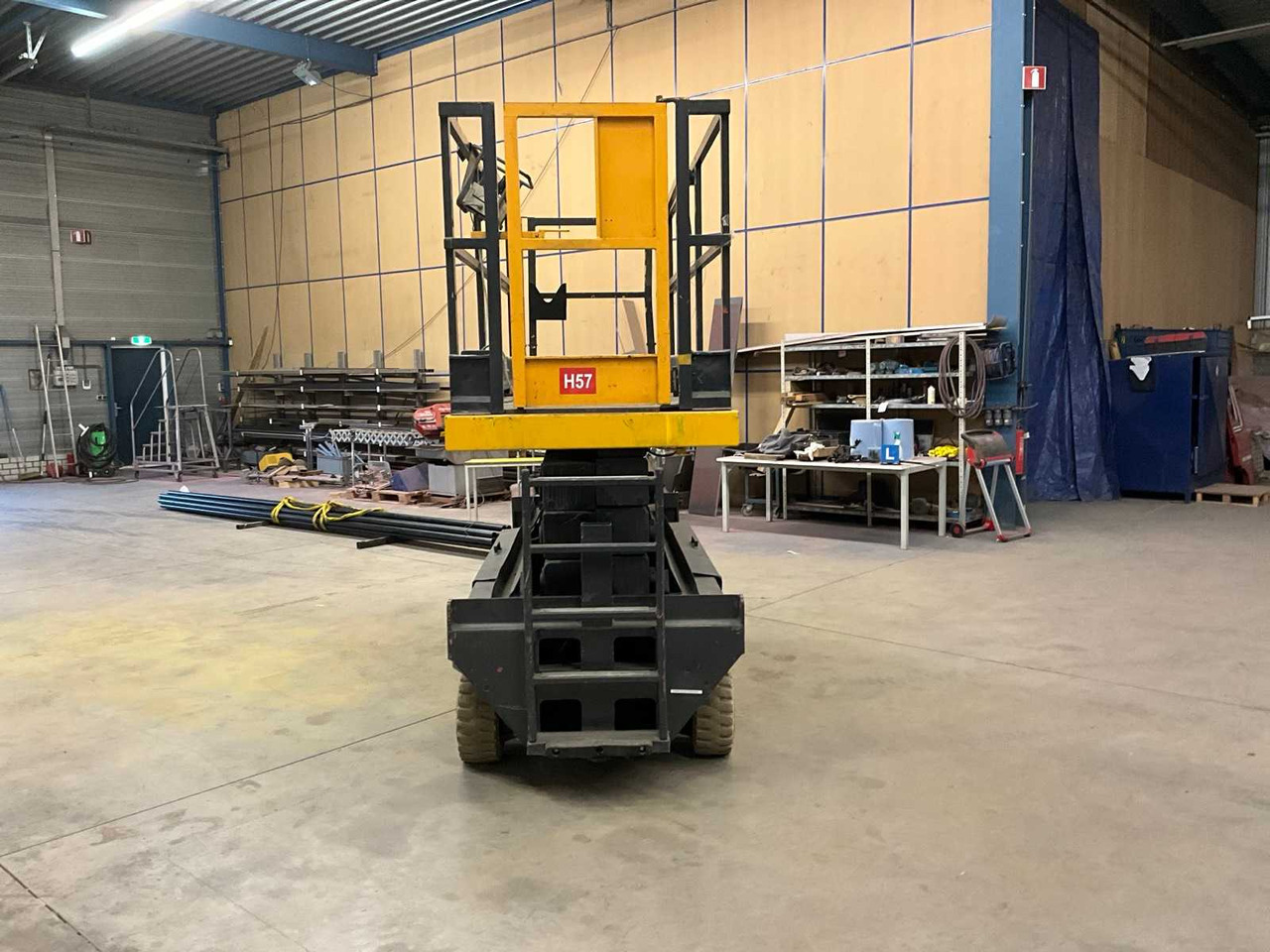 2000 HOLLAND LIFT MONOSTAR SCISSOR BOOM LIFT - Arbeitsbühne: das Bild 4 2000 HOLLAND LIFT MONOSTAR SCISSOR BOOM LIFT - Arbeitsbühne: das Bild 4