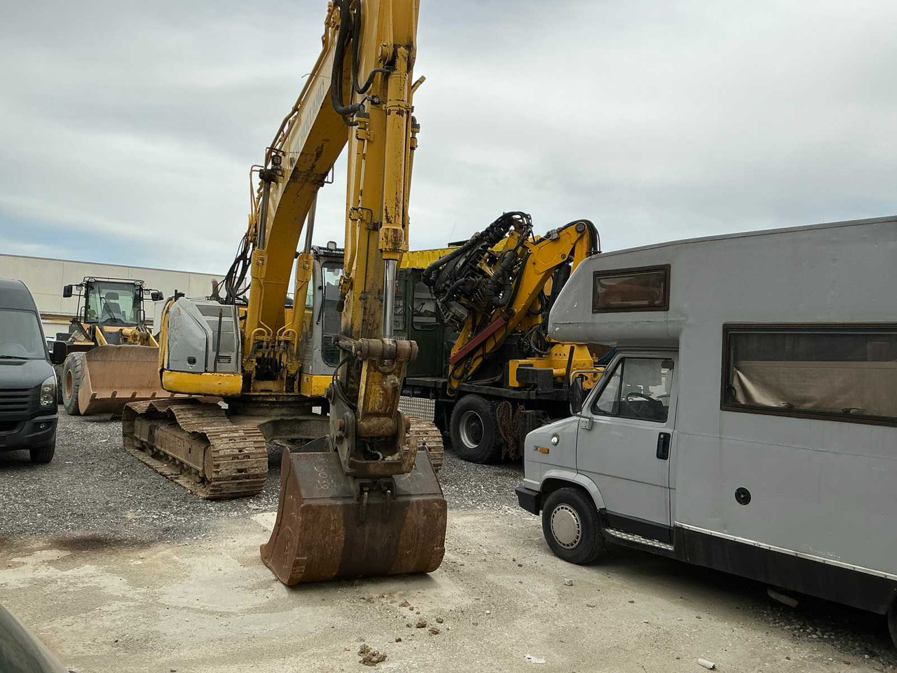 2009 NEW HOLLAND E235BSR-2 CRAWLER EXCAVATOR - Bagger: das Bild 2 2009 NEW HOLLAND E235BSR-2 CRAWLER EXCAVATOR - Bagger: das Bild 2