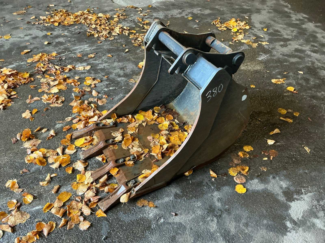 CANGINI - 2021 - SPOONS - Radlader: das Bild 2 CANGINI - 2021 - SPOONS - Radlader: das Bild 2